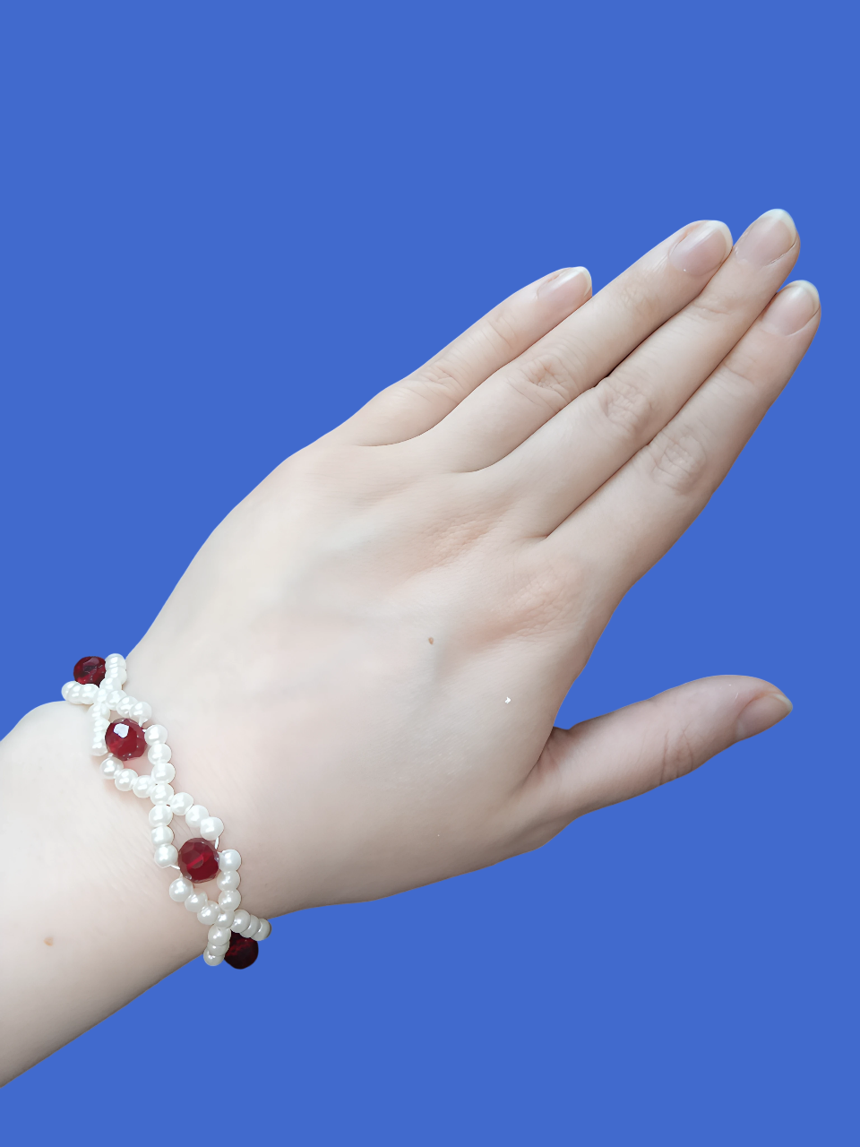 Браслет "София" безразмерный на резинке белоснежно-белый и рубиново-красный цвета