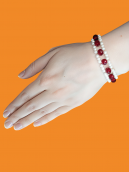 Браслет "Рената" с бусинами жемчужного и ярко-красного цвета