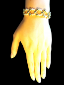 Браслет на резинке (безразмерный) "Анжелика" с натуральным камнем гематит, браслет жемчужного и светло-золотого цвета